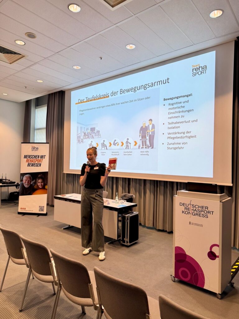 TeamRehasport auf der therapie MÜNCHEN 2026 und dem 2. Rehasport-Kongress: Austausch, Trends und Branchenimpulse 12 10 Helen Vortrag4 quer 2 - TeamRehasport auf der therapie MÜNCHEN 2026 und dem 2. Rehasport-Kongress: Austausch, Trends und Branchenimpulse