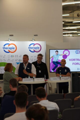 TeamRehasport_therapie München_Podiumsdiskussion Rehasport_nah TeamRehasport_therapie München_Podiumsdiskussion Rehasport_nah